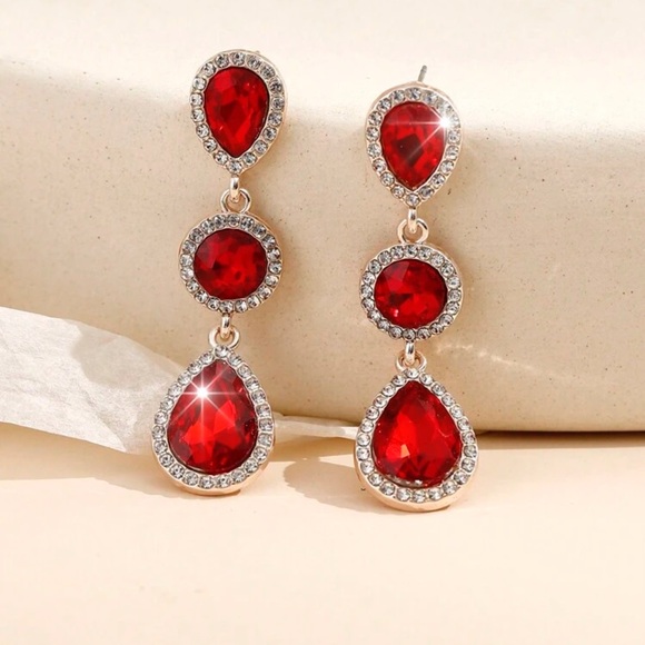 Black Faceted Teardrop Earrings - Picture 3 of 6